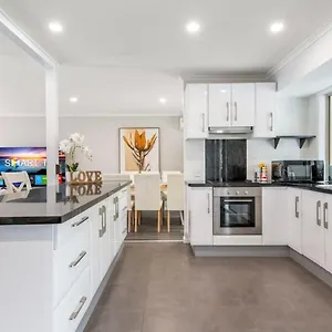Luxury 5br Retreat Family House With Pool In Gc Gold Coast